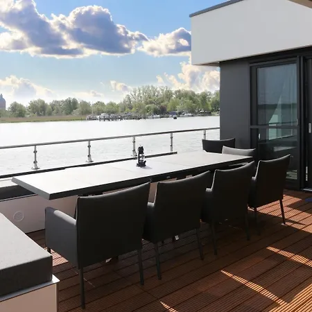 Båthotell Hausboot Ankerplatz