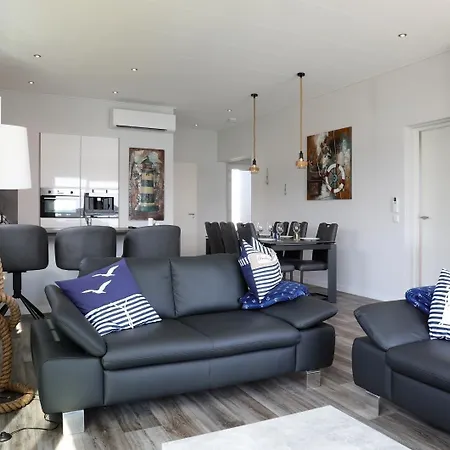 Hausboot Ankerplatz * Ribnitz-Damgarten