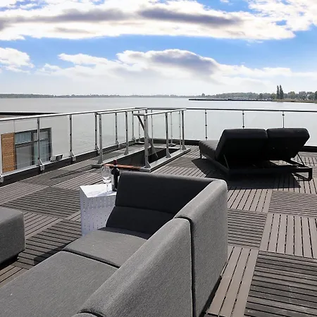 Hausboot Ankerplatz * Ribnitz-Damgarten